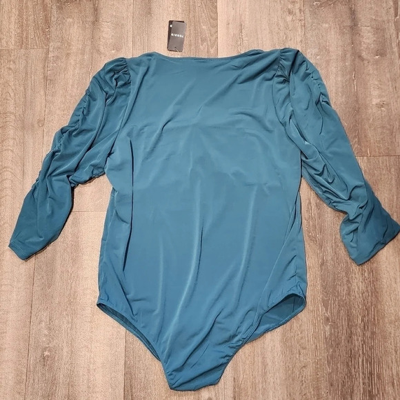 *NWT* Torrid Pacific Ivy Ruched Bodysuit - Picture 5 of 6